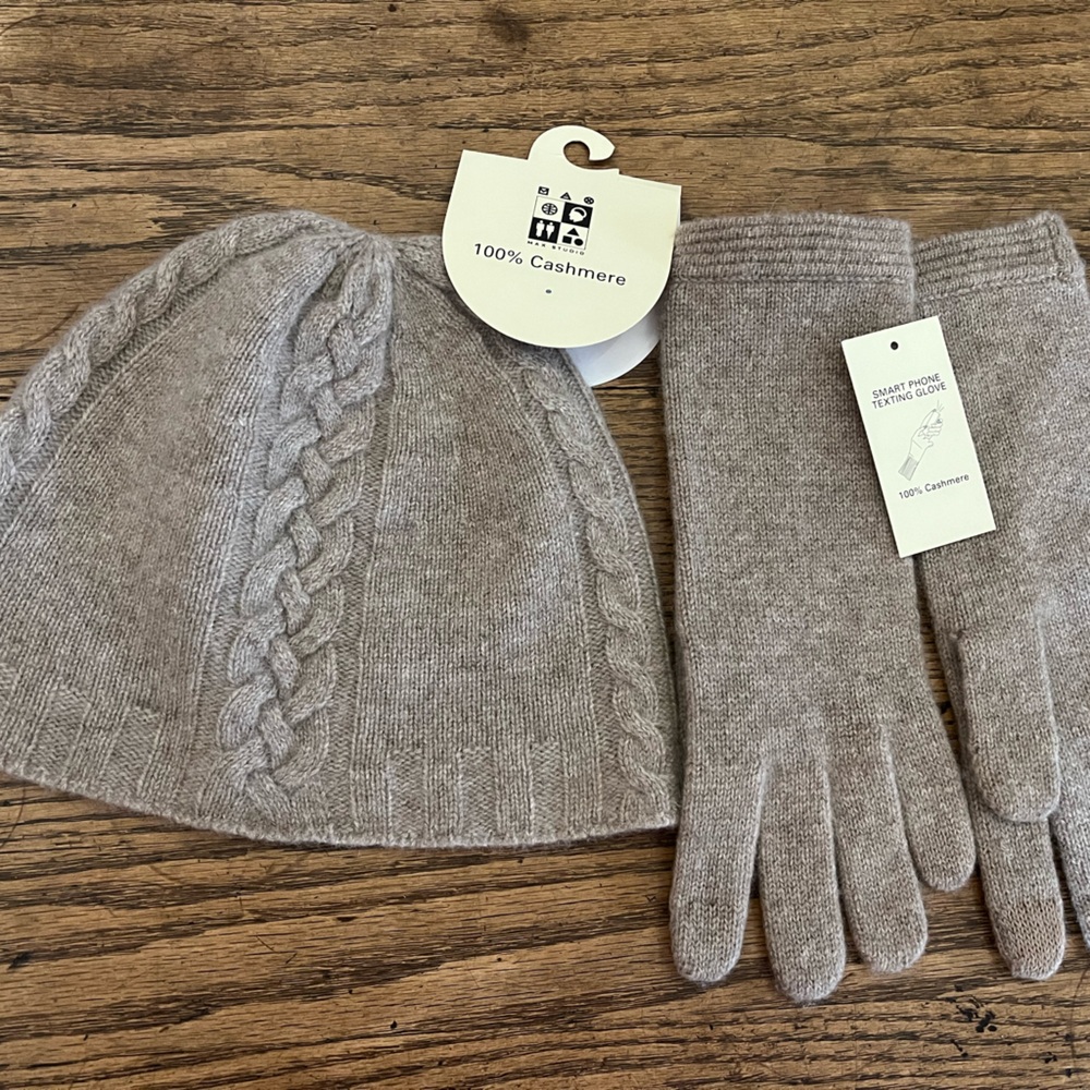 100% Cashmere Hannah Rose texting Gloves & Max Studio Beanie Hat Tan Heather OS